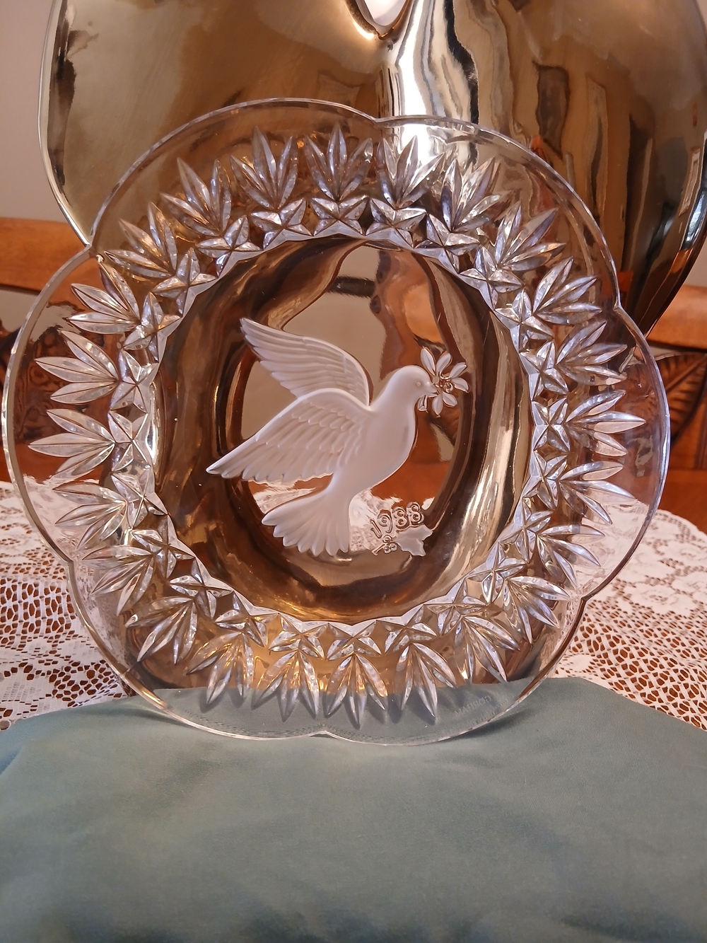 1988 Gorham Annual Crystal Christmas Plate Clear Glass With Frosted Dove